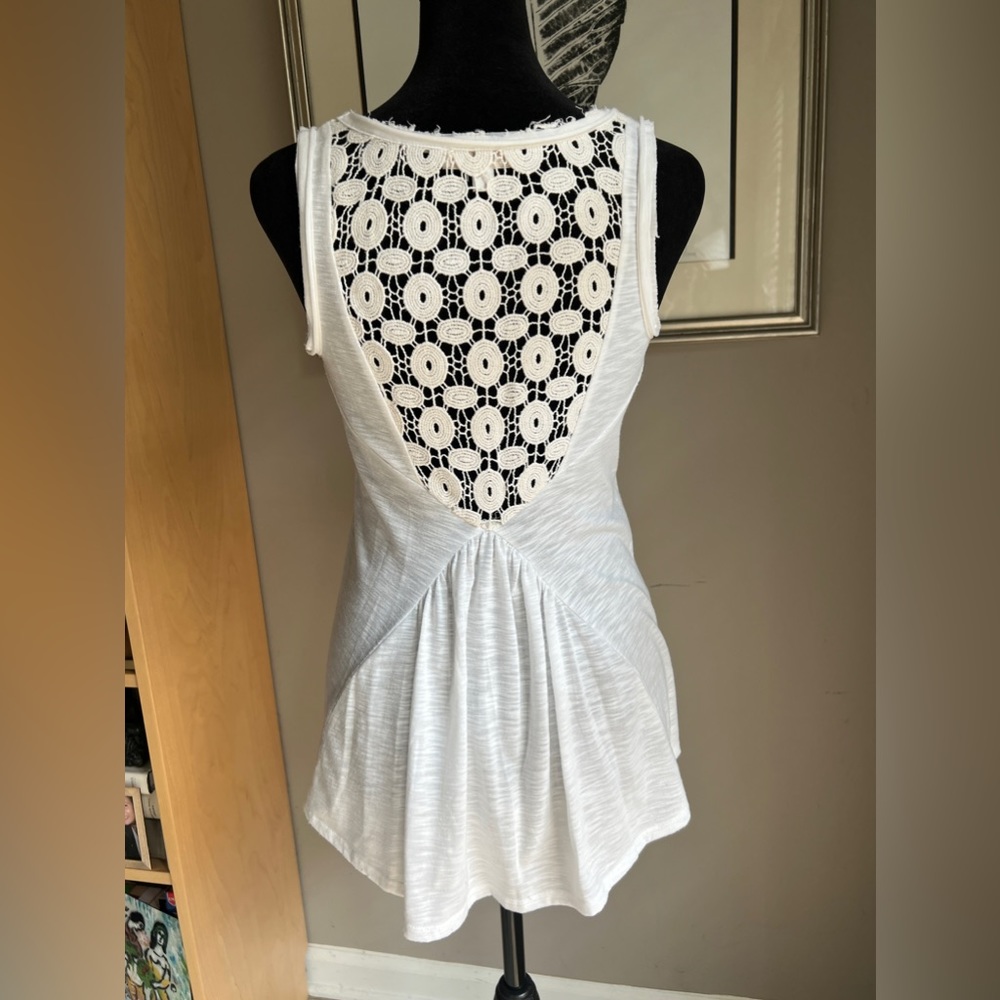 KENAR cotton/lace top, Shoulder 12”, length 24”, arm opening-arm opening 16 1/2”